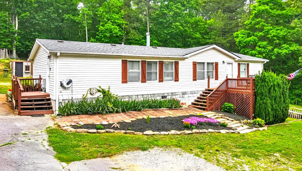 Mobile Home Exterior Transformation: Creating a Traditional House Appearance