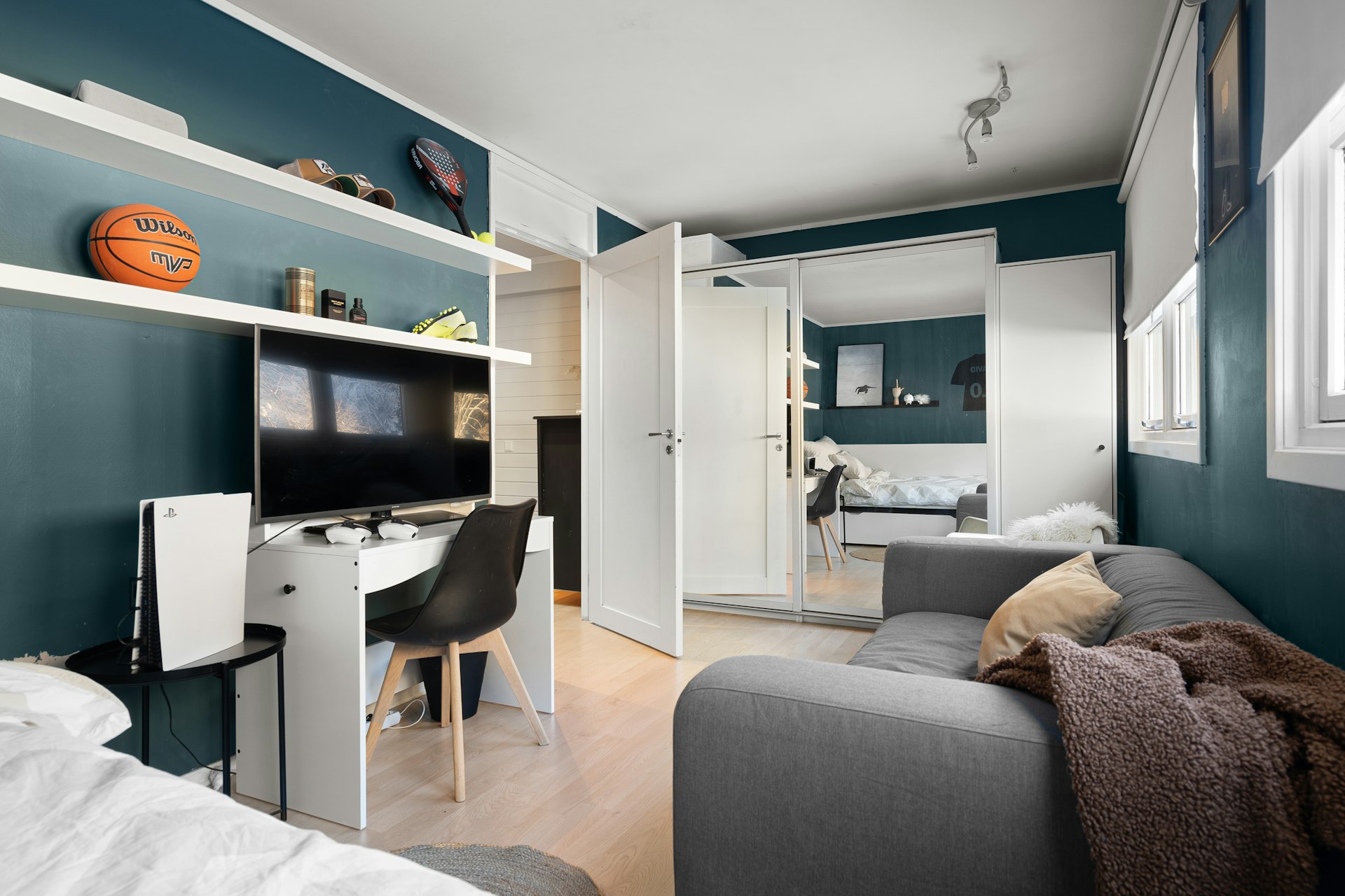 Maximizing Small Spaces: Multifunctional Furniture Solutions for Tiny Apartments